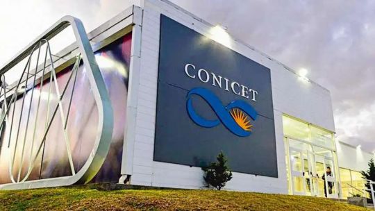 milei-casi-redujo-a-la-mitad-el-gasto-en-educacion-y-ciencia,-segun-informes
