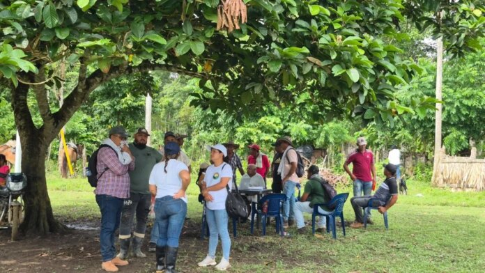 el-historico-regreso-a-tulapas:-12-familias-antioquenas-recuperan-las-tierras-que-les-despojaron-los-hermanos-castano-hace-30-anos