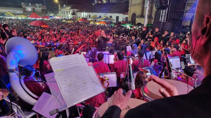 vendiendo-gallinas:-la-banda-sinfonica-de-samaca-busca-recoger-300-millones-de-pesos-para-viajar-al-mundial-de-musica-en-holanda