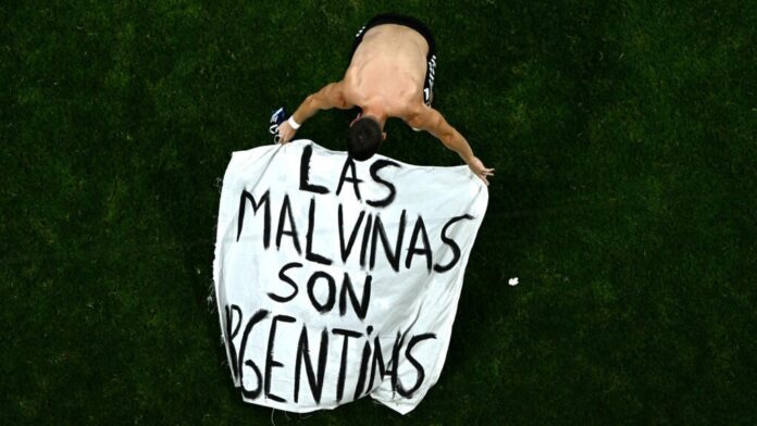 efecto-bandera:-el-diario-mas-importante-de-reino-unido-plantea-que-las-malvinas-“no-pueden-ser-britanicas-para-siempre”