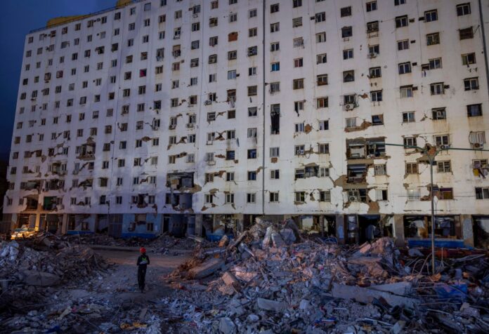 bloomberg:-venezolanos-son-abandonados-a-su-suerte-tras-terremotos-mientras-rescatistas-se-retiran