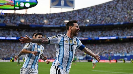 la-improbable-unidad-futbolistica-de-america-latina:-animando-a-argentina