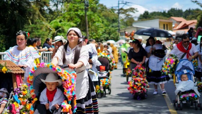 el-futuro-de-las-flores:-ninos-y-jovenes-florecen-en-la-edicion-xxviii-del-desfile-de-silleteritos-en-medellin