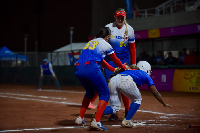 venezuela-quedo-en-el-tercer-lugar-del-grupo-lima-en-el-mundial-femenino-de-softbol