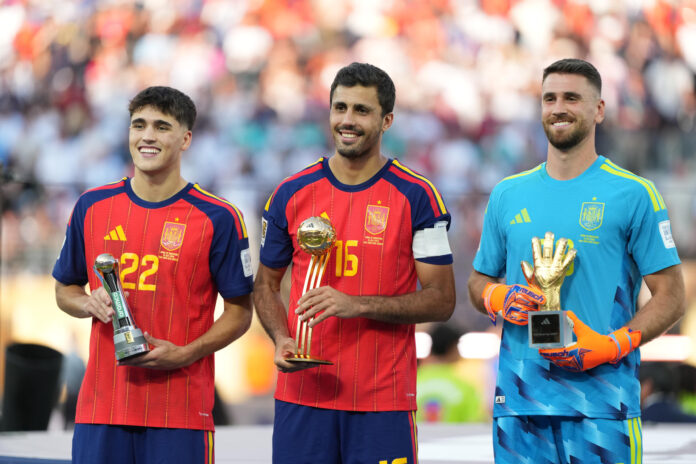 espana-arraso-con-los-premios-individuales:-balon-de-oro,-mejor-portero-y-mejor-juvenil