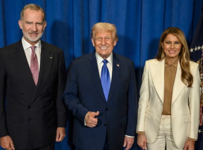 trump-saludo-a-felipe-vi-y-pedro-sanchez-en-el-palco-de-la-final-de-la-copa-mundial