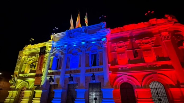 mas-de-1.200-uniformados-y-monumentos-iluminados:-asi-conmemorara-cali-el-grito-de-independencia