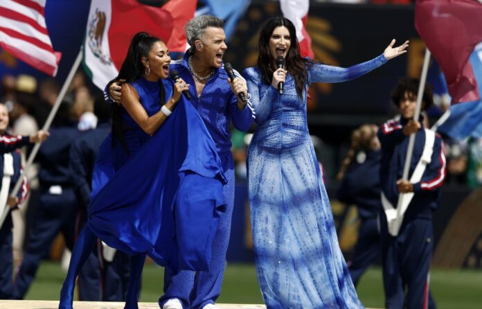 laura-pausini-dedico-su-presentacion-en-la-final-del-mundial-a-venezuela