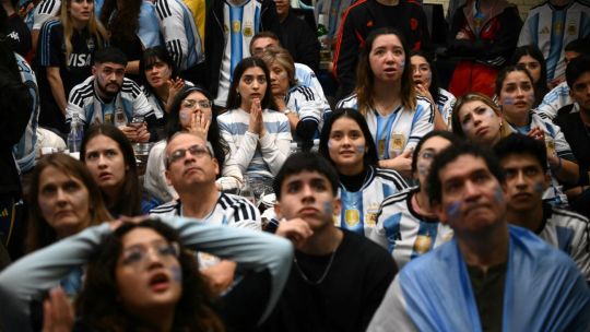 ‘lo-ultimo-de-messi’:-los-argentinos-lamentan-la-perdida-de-la-final-del-mundial-y-el-fin-de-una-era