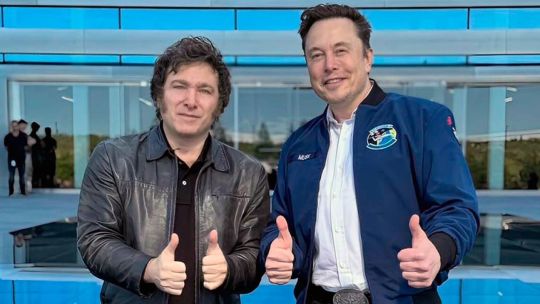 milei-abre-la-puerta-a-los-coches-electricos-mientras-tesla-de-musk-reafirma-sus-planes-de-llegada