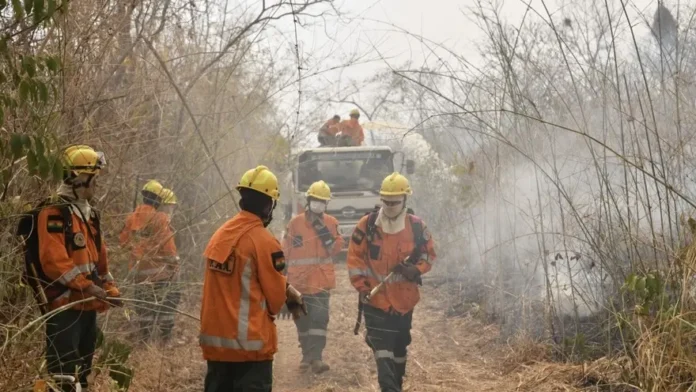 falta-de-diesel-dificulta-el-trabajo-de-bombero-para-sofocar-quemas