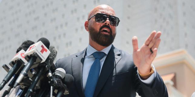 el-influencer-masculino-andrew-tate-y-su-hermano-se-oponen-a-su-extradicion-por-la-royaume-uni,-«motivee-politiquement»-segun-su-abogado
