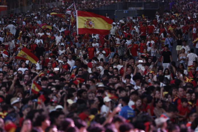 casi-dos-millones-de-personas-toman-las-calles-de-madrid-para-celebrar-el-titulo-de-espana.