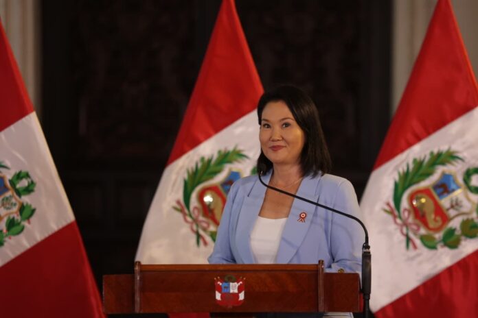 desafio-audaz-sobre-la-mesa-del-poder