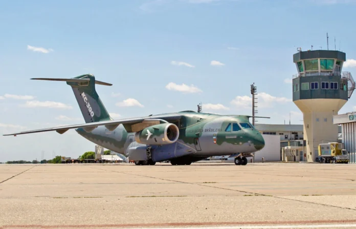 el-avion-de-transporte-brasileno-kc-390-llevara-misiles