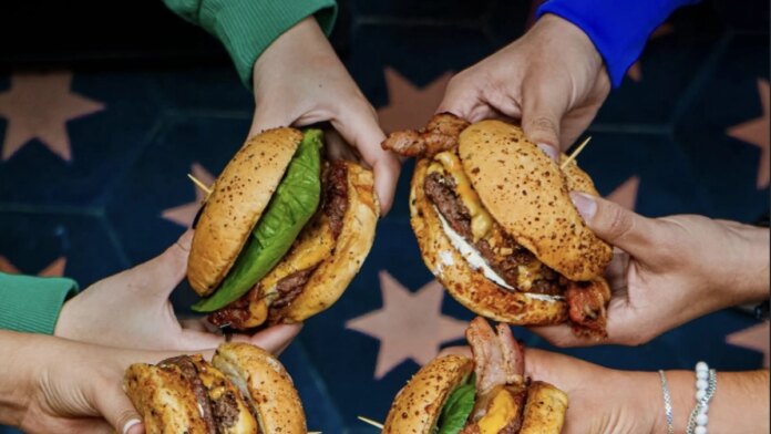 la-gloriosa-lleva-el-sabor-de-las-hamburguesas-santandereanas-al-corazon-de-chapinero.
