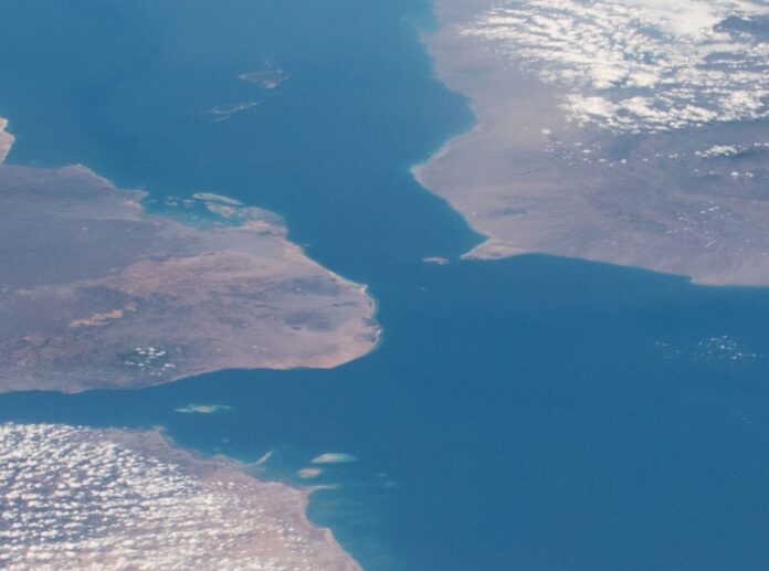 bab-el-mandeb:-rivales-guardan-un-estrecho-que-no-compartiran