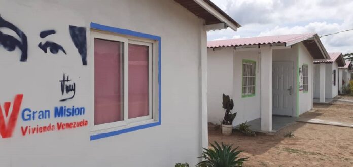 “no-haciamos-estudios-de-suelo”:-la-confesion-de-un-exministro-de-chavez-sobre-la-mision-vivienda