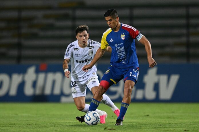 la-goleada-de-santos-a-ucv-fc:-¿que-fallo-en-el-equipo-de-daniel-sasso?