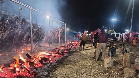 vuelve-la-fiesta-del-asado-gratis-y-los-shows-folcloricos-por-el-aniversario-de-general-alvear