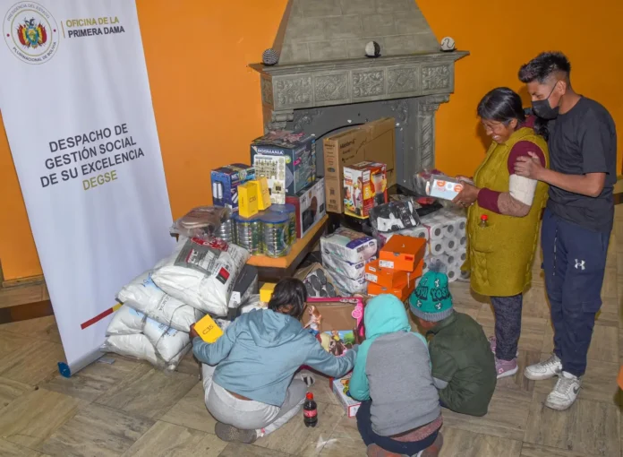 primera-dama-entrega-apoyo-solidario-a-familia-afectada-por-incendio-en-el-alto