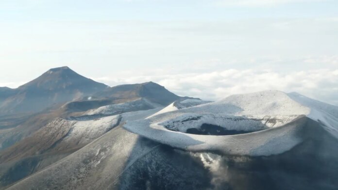 volcan-purace-intensifica-su-actividad:-lluvia-de-ceniza-cubre-popayan-y-obliga-al-cierre-del-aeropuerto