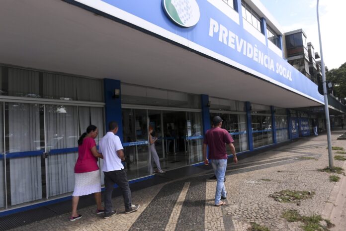 la-cartera-de-pedidos-del-inss-de-brasil-alcanza-los-2,6-millones-de-solicitudes
