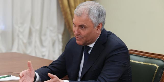 rusia:-el-kremlin-amenaza-de-«mort-civique»-a-los-oponentes-en-el-exilio