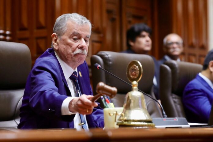 fernando-rospigliosi-dice-que-jose-maria-balcazar-seguira-siendo-presidente-hasta-el-28-de-julio,-pero-debe-entregar-banda-presidencial-antes