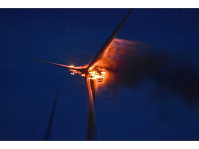 fire-in-the-sky:-wind-turbine-catches-fire-in-west-pubnico,-firefighters-protect-surrounding-area