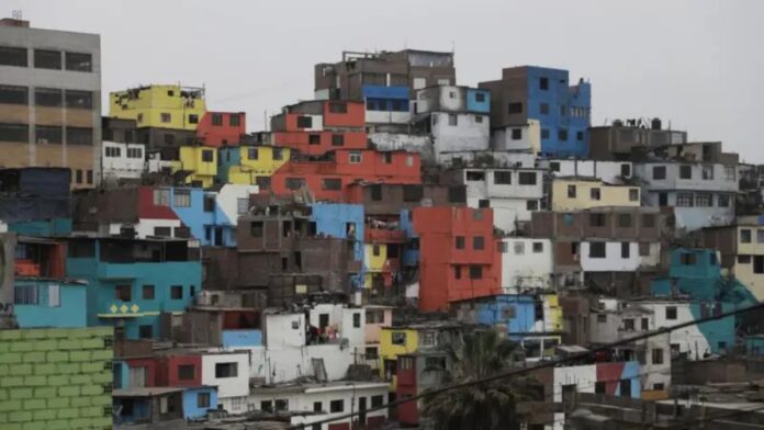 “un-pais-que-nunca-se-termina-de-construir”:-por-que-en-peru-hay-tantas-casas-inacabadas