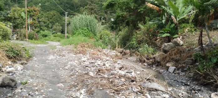 zozobra-en-la-parroquia-juares:-mas-de-10-anos-sin-canalizacion-exponen-a-30-familias-tras-crecida-de-quebrada