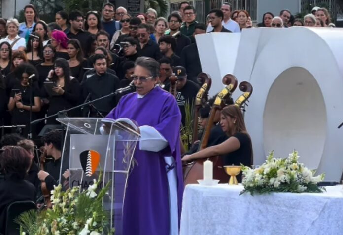 entre-oraciones-y-un-minuto-de-silencio-recordaron-a-victimas-del-doblete-sismico-a-un-mes-de-la-tragedia