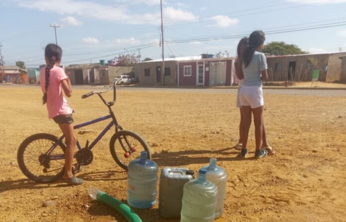 mas-de-20.000-habitantes-cumplen-cuatro-meses-sin-agua-potable-en-carora:-“no-queremos-aviones-de-contingencia”