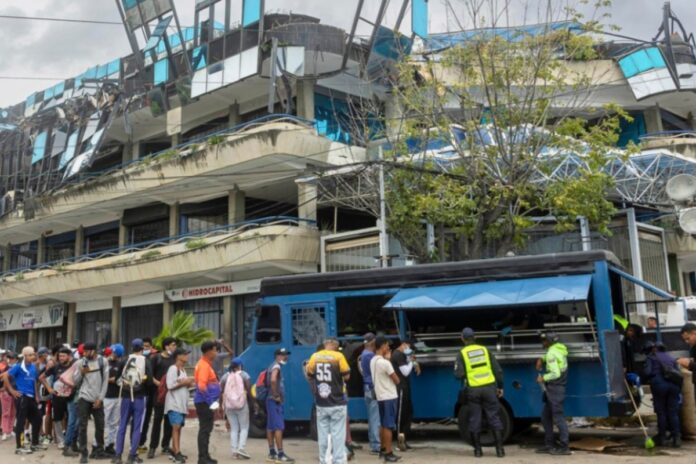 a-un-mes-del-doblete-sismico,-el-70%-de-los-comercios-de-la-guaira-intenta-reanudar-sus-actividades.