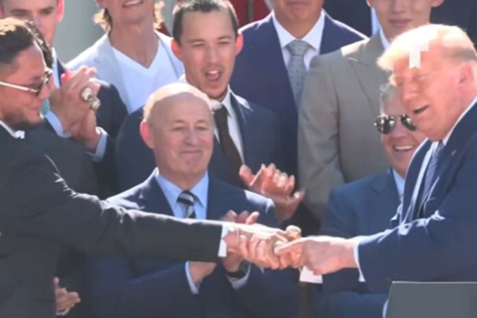 donald-trump-elogio-jonron-de-miguel-rojas-que-saco-un-flote-a-los-dodgers-en-la-serie-mundial