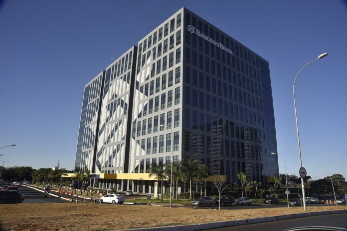 bb-renegocia-us$1900mn-en-deuda-bajo-desenrola-2.0