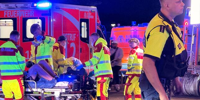 marche-des-fiertes-de-berlin:-un-vehiculo-percute-la-foule,-faisant-un-mort-et-une-quinzaine-de-blesses