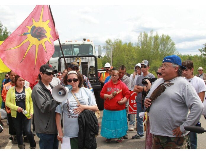 first-nations-chiefs,-liberals-mum-on-sensitive-topic-of-natural-gas