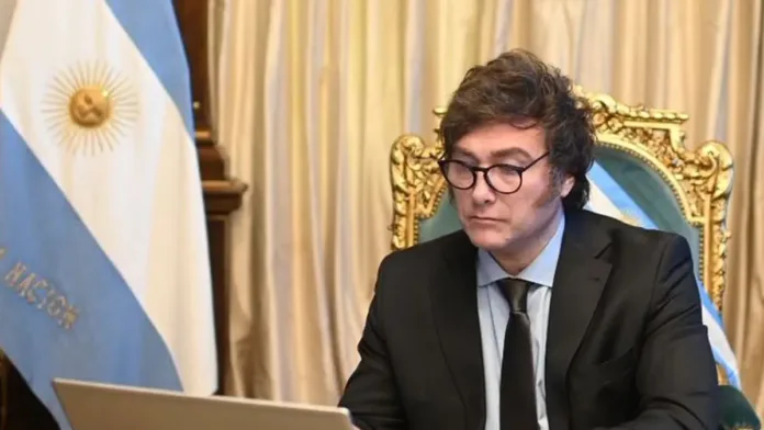 “javier-milei-muere-con-las-botas-puestas”:-se-profundiza-la-crisis-del-empleo,-pero-el-gobierno-insiste-en-que-no-cambiara