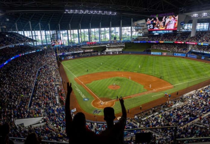 marlins-de-miami-homenajearon-a-las-victimas-de-los-terremotos-en-celebracion-de-la-herencia-venezolana