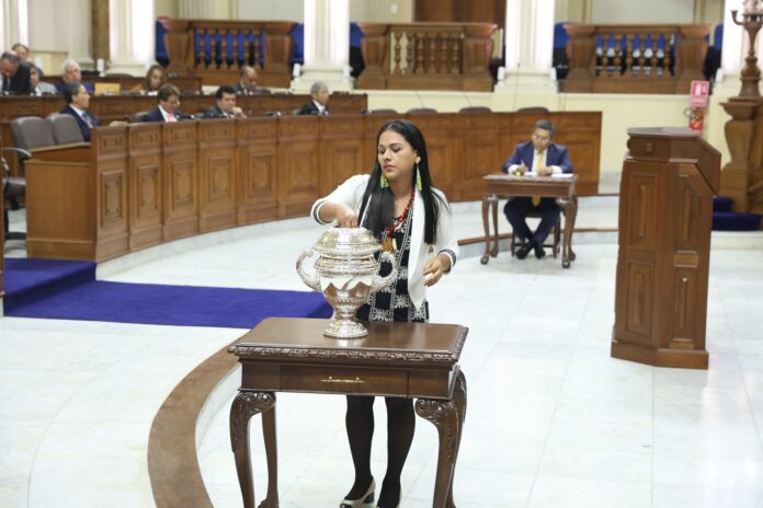 silvana-robles-niega-supuesta-traicion:-“rechazo-fehacientemente-que-haya-dado-mi-voto-al-fujimorismo”