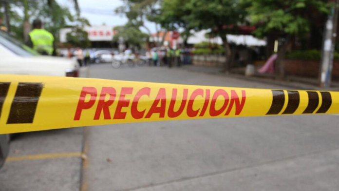 un-muerto-y-cuatro-heridos-tras-ataque-armado-en-una-cancha-popular-en-el-barrio-belalcazar,-en-medellin:-indagan-presunto-ajuste-de-cuentas