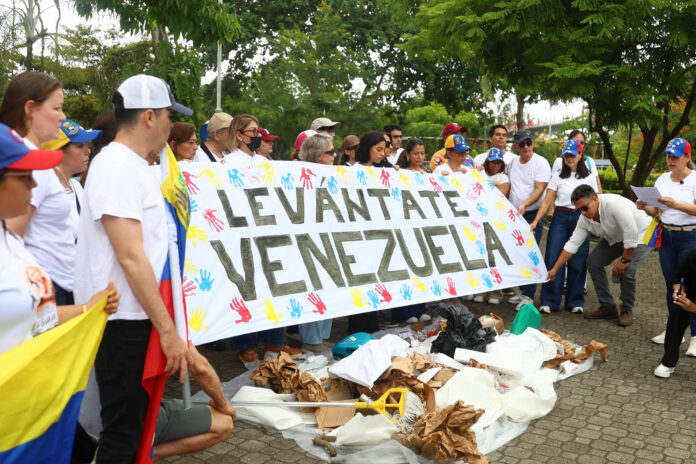 venezolanos-en-panama-rindieron-homenaje-a-las-victimas-del-doble-terremoto
