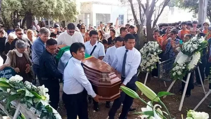 santa-cruz-despidio-a-alenir-echeverria,-referente-de-la-cultura-crucena