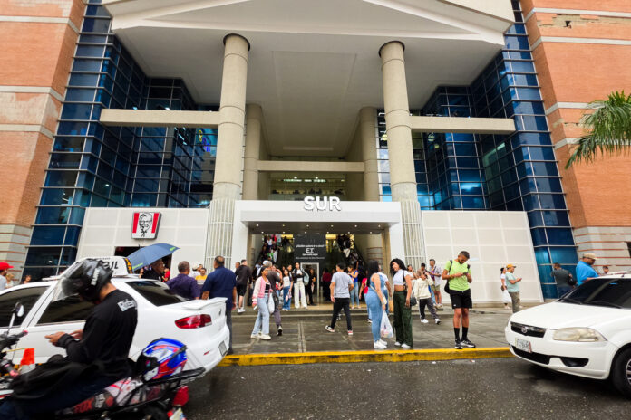 a-un-mes-del-terremoto,-caracas-quiere-avanzar-sin-olvidar