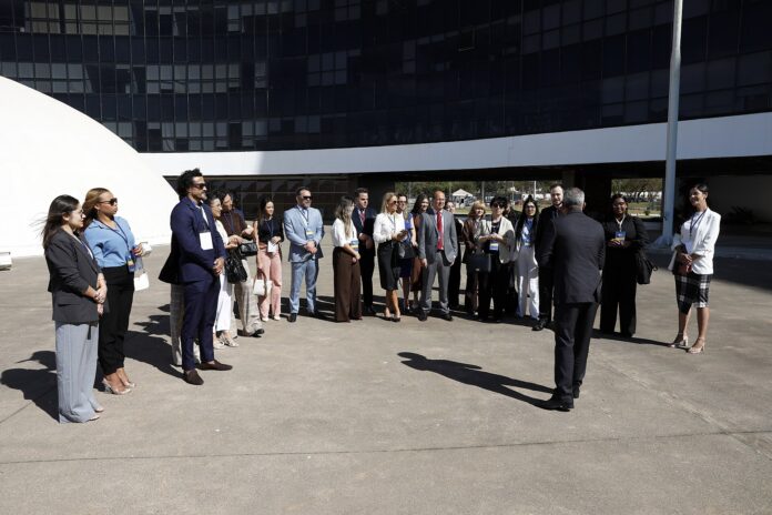 el-buque-hospital-anna-nery-de-la-armada-de-brasil-prestara-servicios-a-aldeas-amazonicas