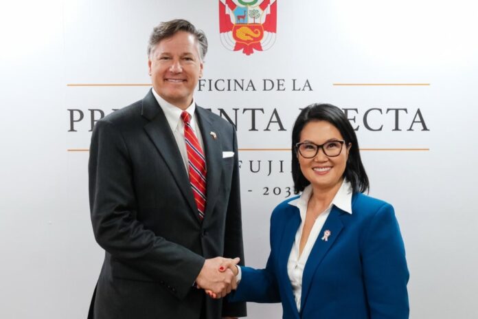 keiko-fujimori-recibe-a-christopher-landau,-representante-del-gobierno-de-donald-trump