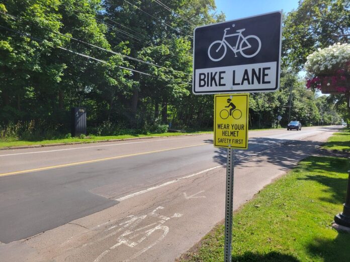 charlottetown-looks-at-rolling-stops,-traffic-lights-and-sidewalk-riding-for-bicycles