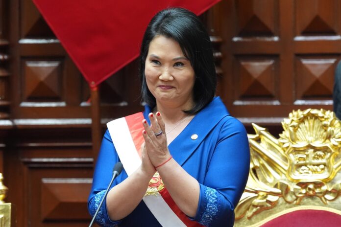 keiko-fujimori-jura-como-presidenta-de-peru-y-promete-defender-la-soberania,-la-libertad-y-la-democracia